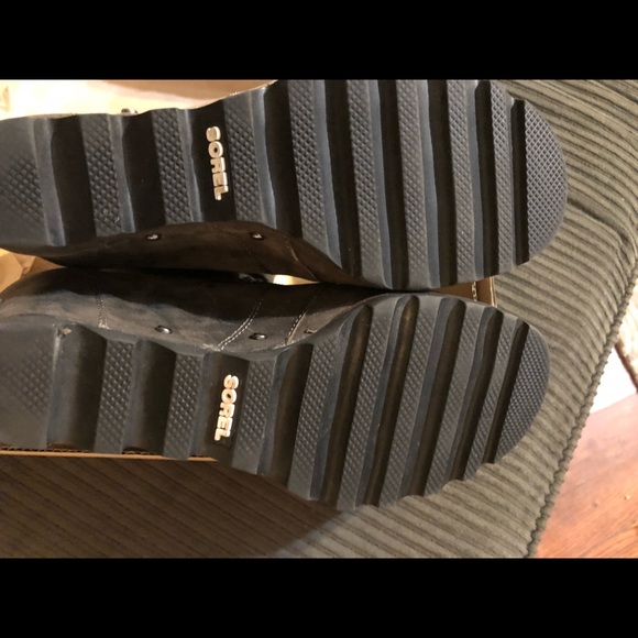 All weather, stylish boot. Who’s ready for the rain or snow?! You will be! - Picture 4 of 6